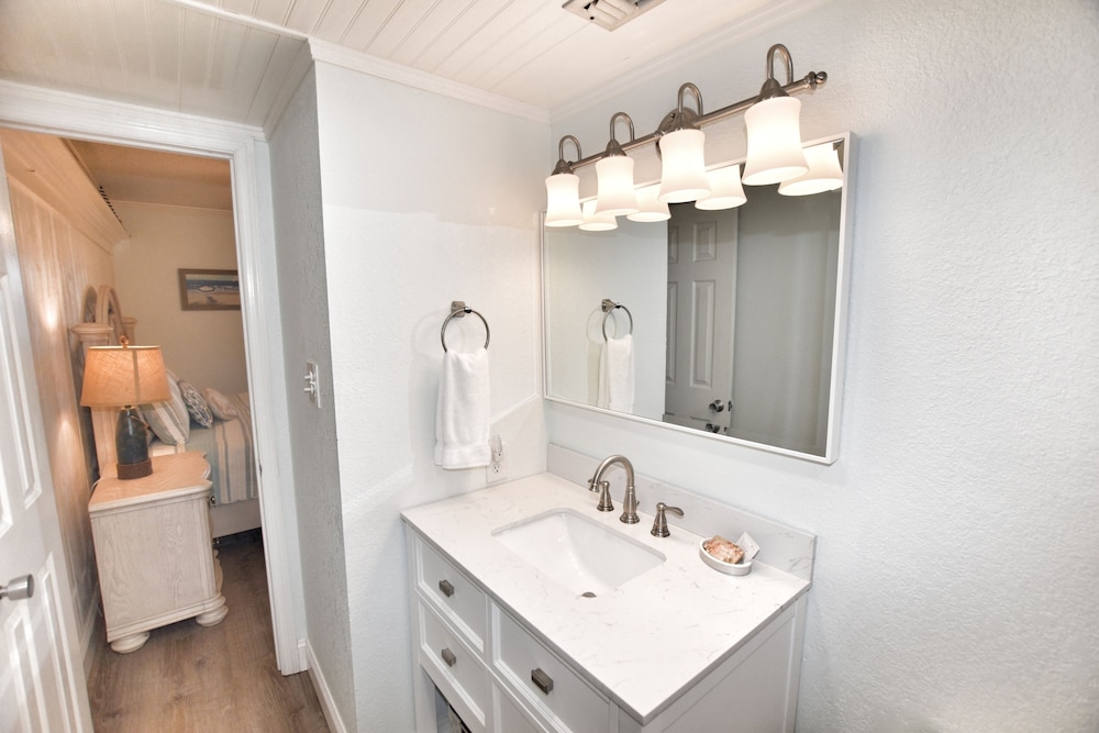 0206 Waters Edge Resort 1 Bedroom Condo by RedAwning - photo 18