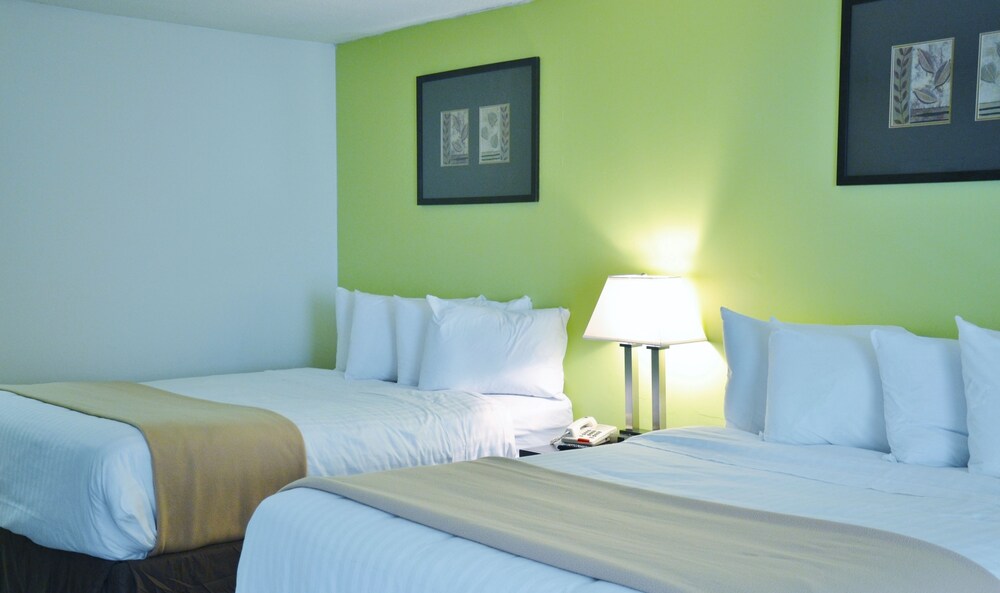 Travelodge by Wyndham Lincoln Northeast - photo 5