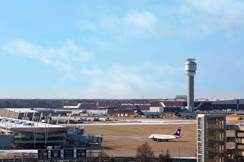 Sheraton Cleveland Airport Hotel - photo 6