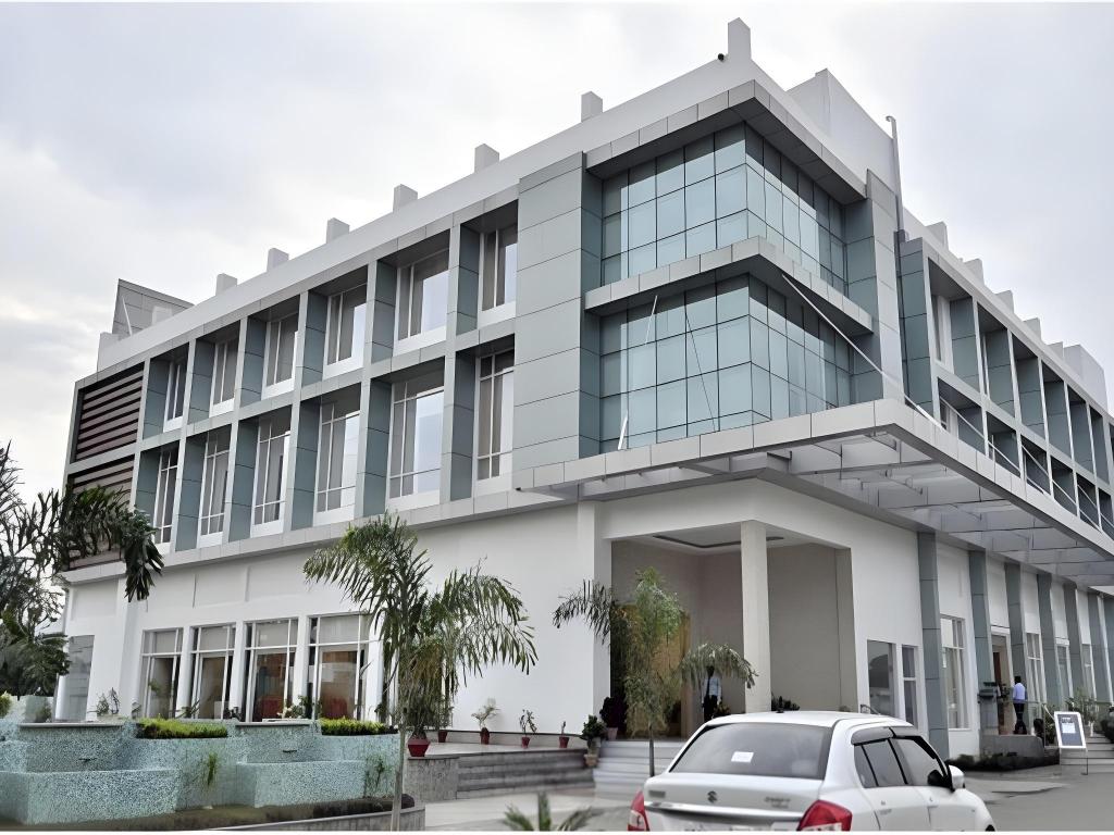 The Grand Jbr — hotel in Lucknow