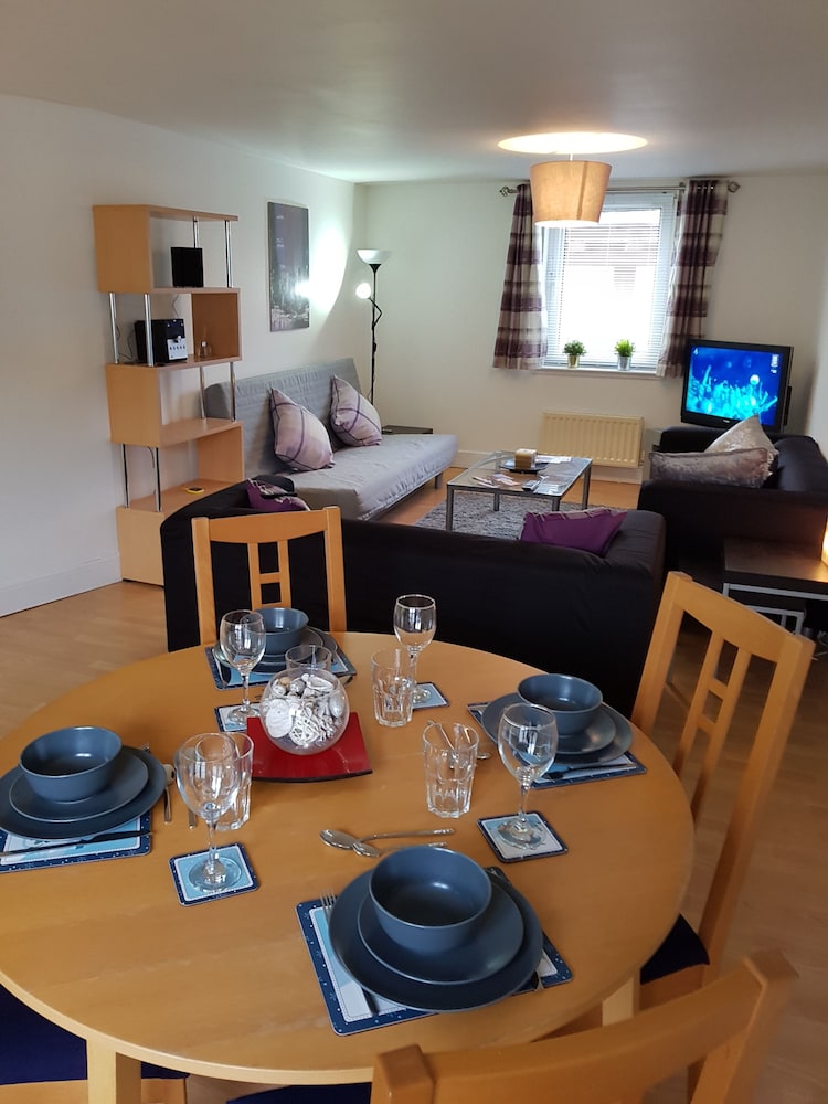 Executive Open Plan Apartment in Leith — 4-Star Luxury Hotel in Edinburgh, United Kingdom