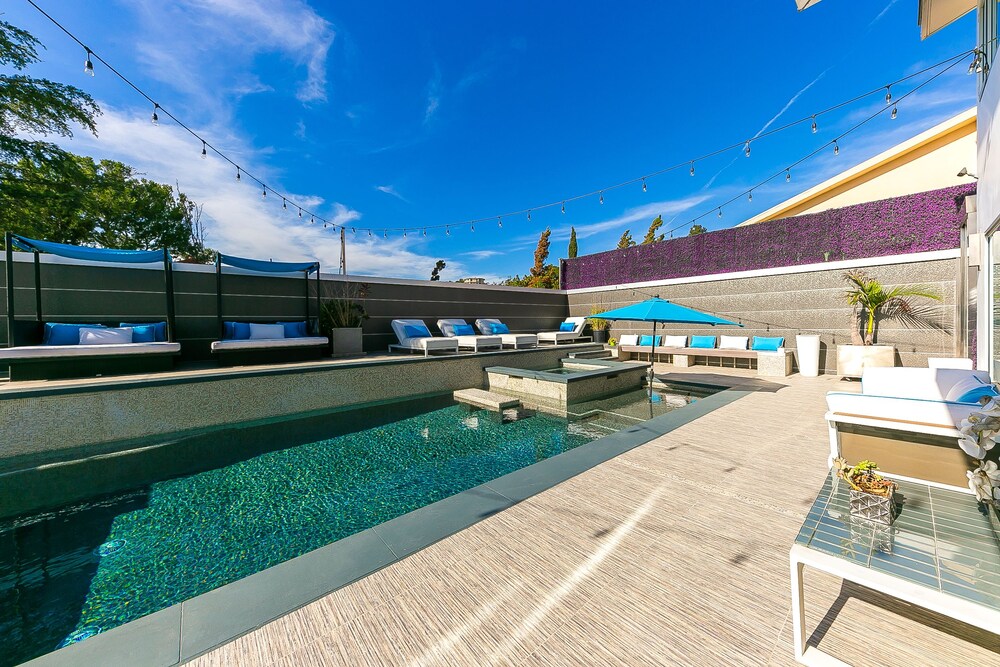 Hollywood Estate With Stunning Views - photo 43
