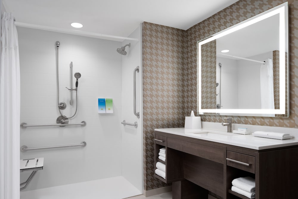 Home2 Suites by Hilton Des Moines at Drake University - photo 22