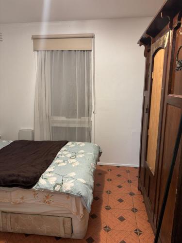Single room with shared bathroom 2 — hotel in Springvale South