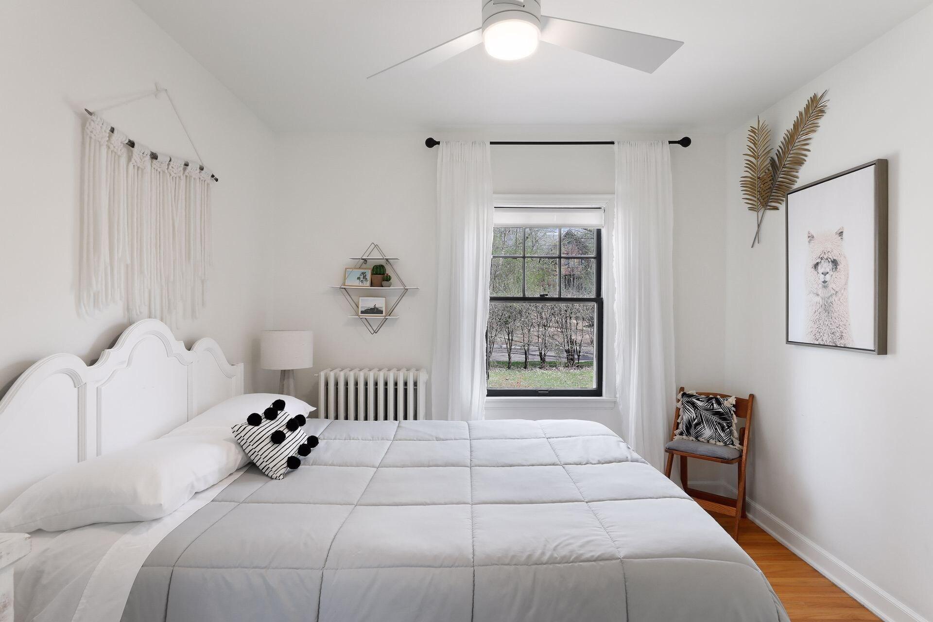 Gorgeous Modern 3 Bed Home by Lake Mtka & Wayzata — 4-Star Luxury Hotel in Wayzata, United States