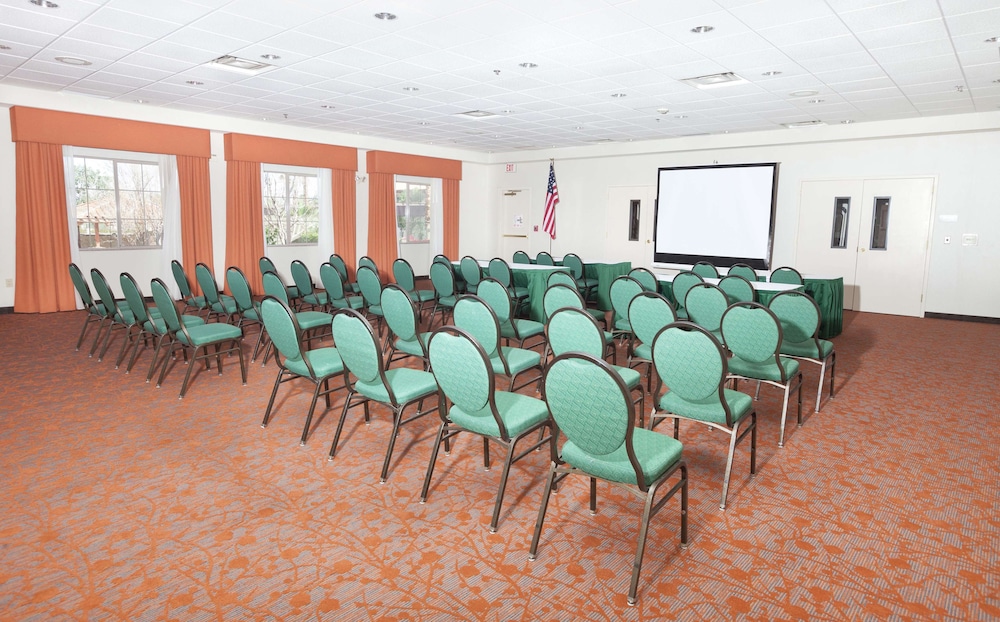 Hilton Garden Inn Palm Springs Rancho Mirage - photo 35