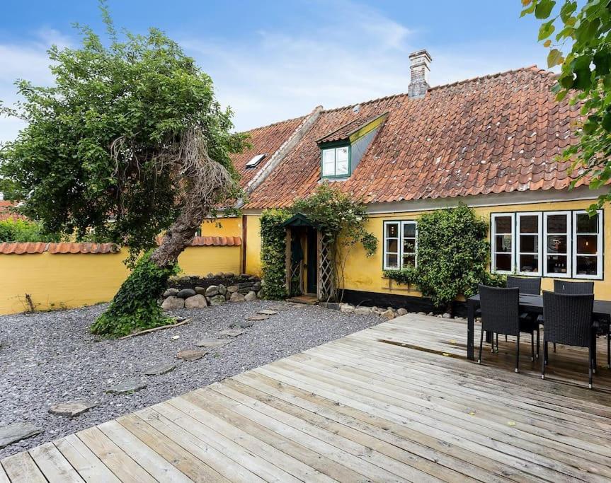 Idyllisk Historisk Byhus Ved Fjorden I Mariager — Mariager