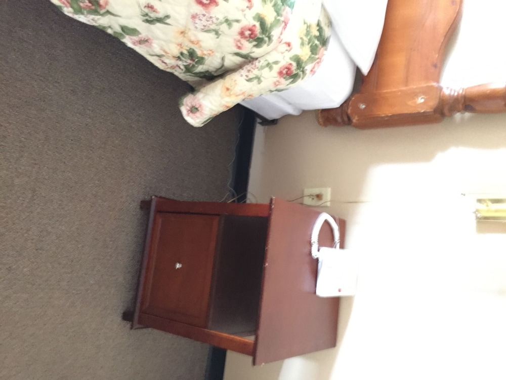 Highway Inn - photo 16