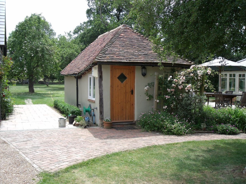 Wilderness B&B — 4-Star Luxury Hotel in Ashford, United Kingdom