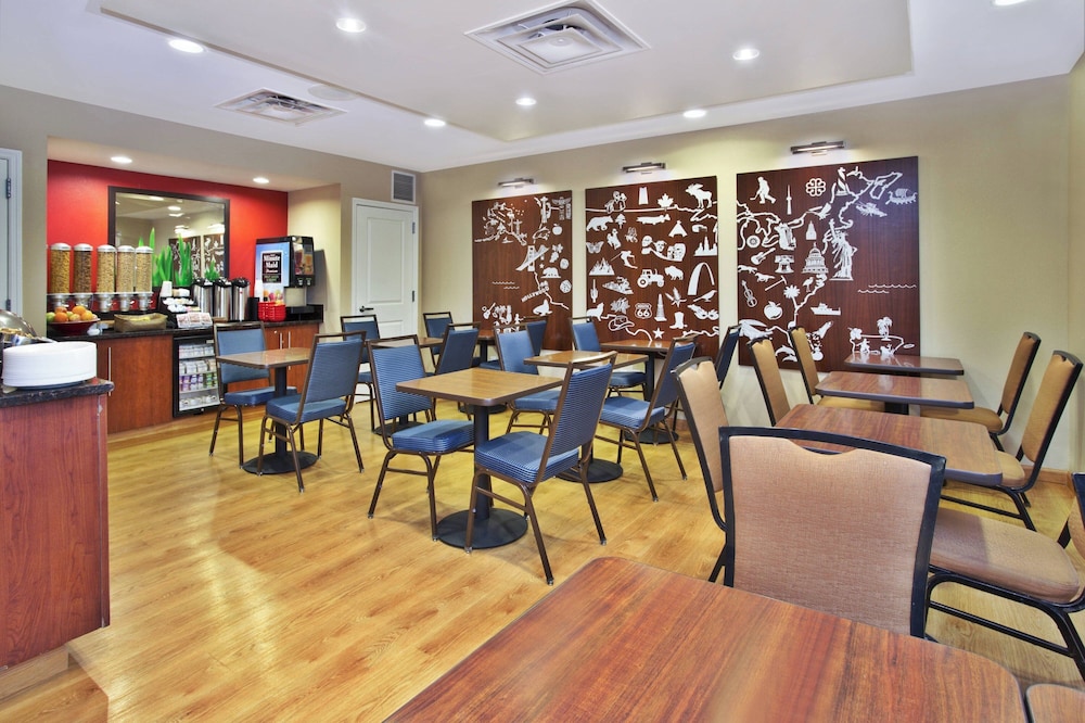 TownePlace Suites by Marriott Republic Airport Long Island - photo 25