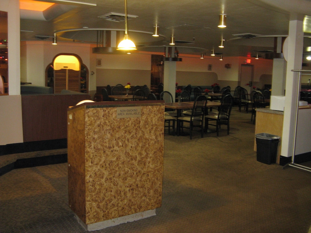 Howard Johnson by Wyndham Benton Harbor St. Joseph - photo 30