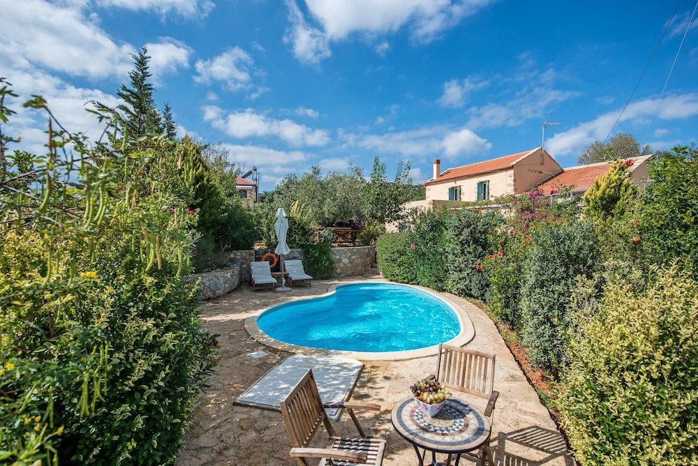 Villa Vigla — 4-Star Luxury Hotel in Chania, Greece