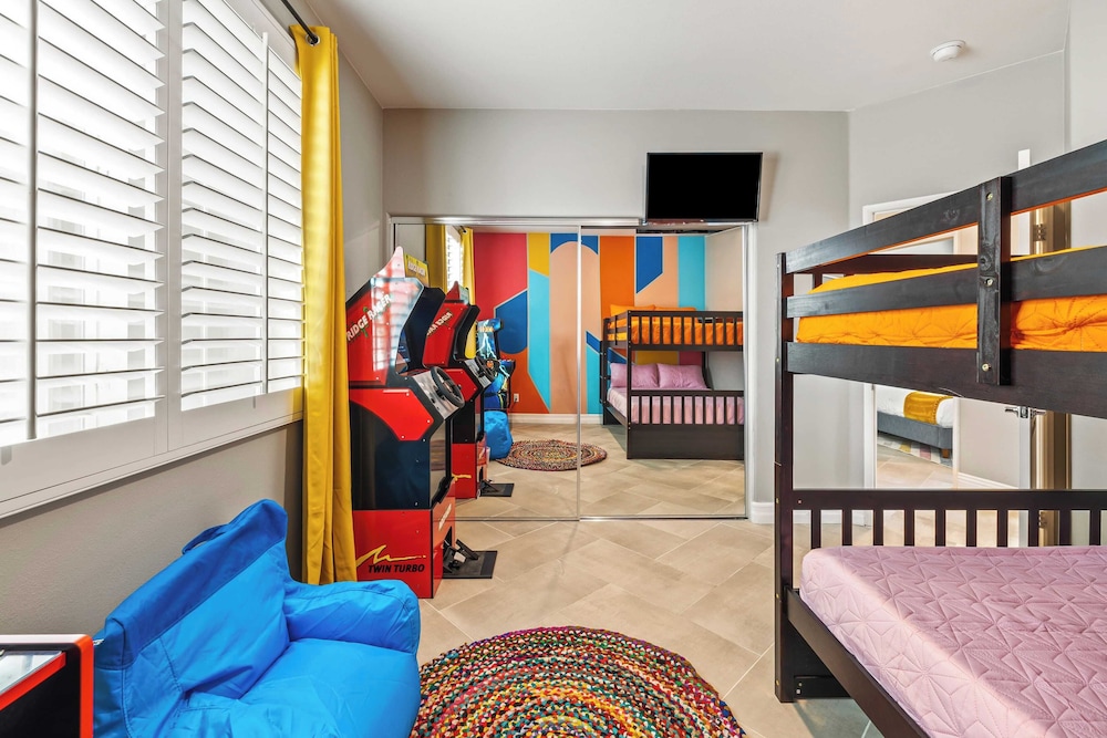 Kaleidoscope by AvantStay Colorful Escape Pool - photo 27