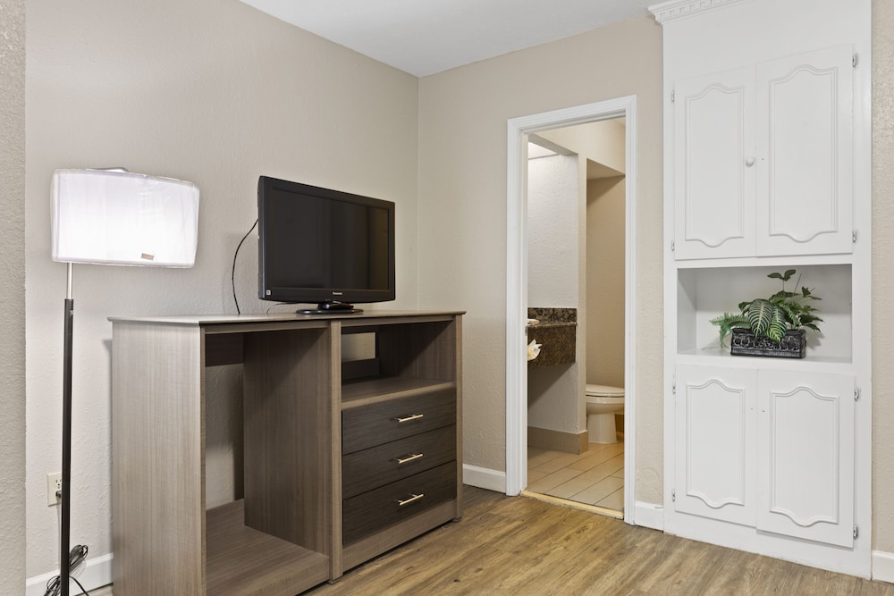 Ocean Crest Inn and Suites - photo 22