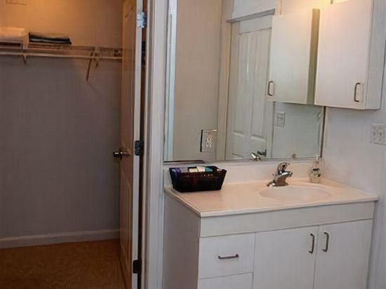 Luxy Suites Harborside - photo 2