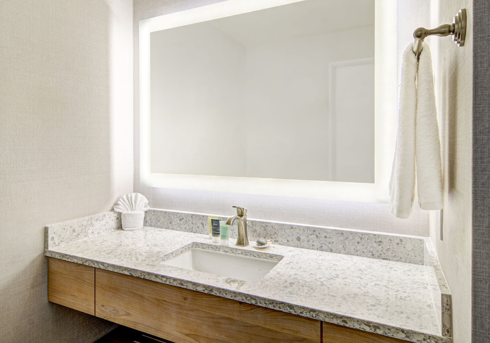 Hallmark Resort Newport - photo 13