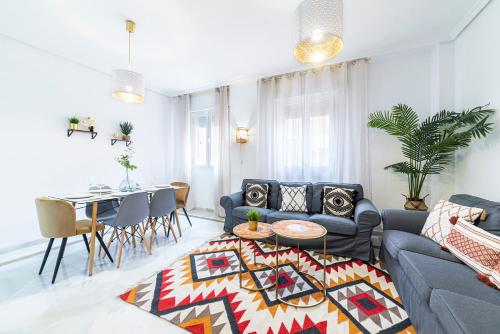 Alohamundi Escuelas PA as in Sevilla, Spain