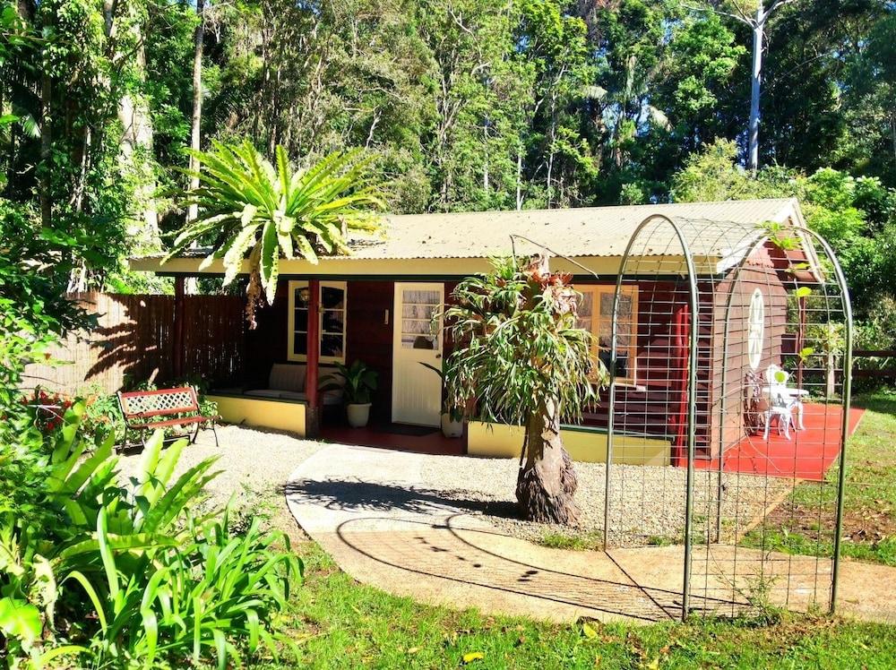 Curtis Cottage — 4-Star Luxury Hotel in Tamborine Mountain, Australia