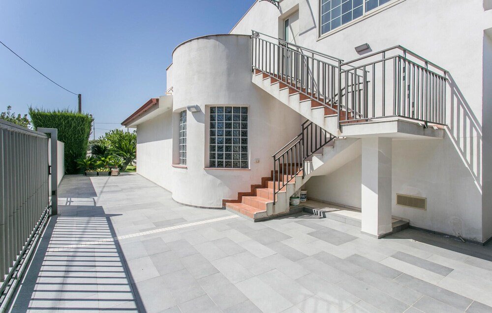 Nice Apartment In Comiso — 4-Star Luxury Hotel in Comiso, Italy