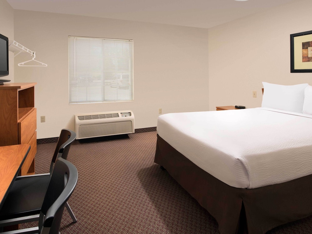 WoodSpring Suites Junction City - photo 9