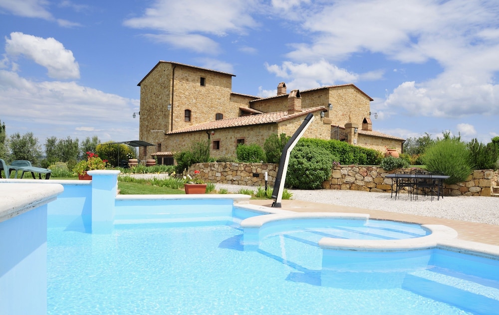 Agriturismo Il Macchione — 4-Star Luxury Hotel in Pienza, Italy