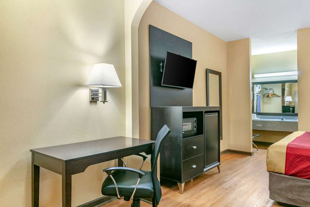 Econo Lodge Northport Tuscaloosa North - photo 24