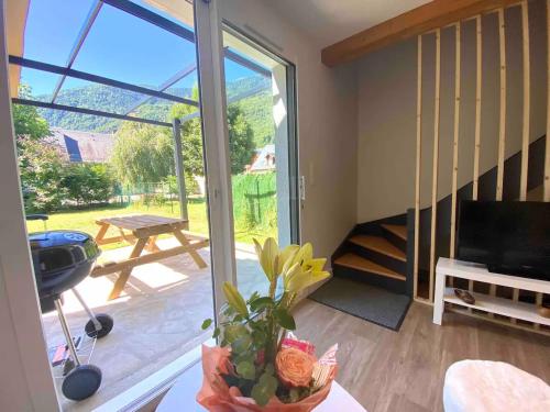 Les Trois Chalets Jardin Terrasse 7 Personnes Saint Mamet Luchon — hotel in Saint-Mamet-La-Salvetat