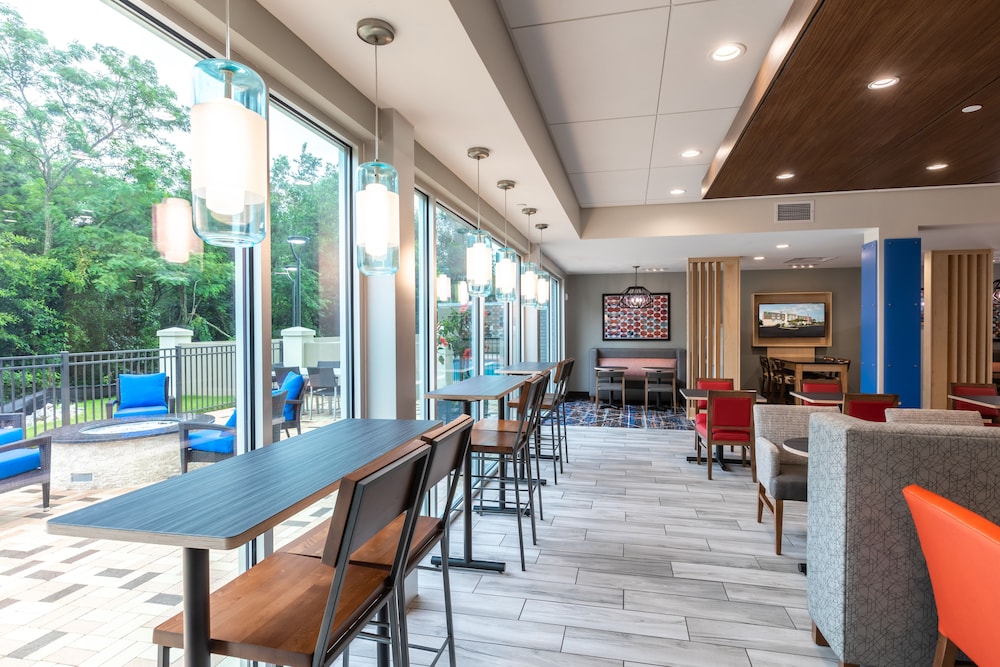 Holiday Inn Express & Suites Greenville S Piedmont by IHG - photo 38