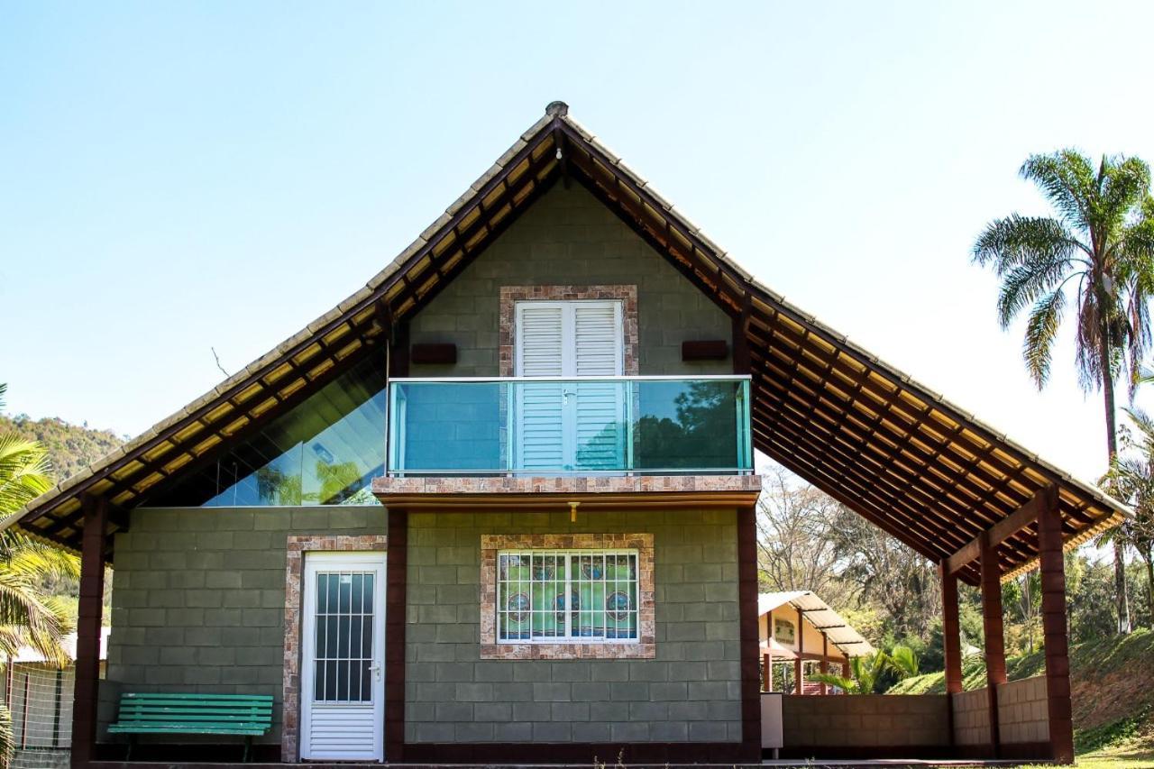 Chale Premium Casal e Chale Charming Casal — 4-Star Luxury Hotel in Mairipora, Brasil