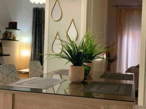 2 Bedrooms Apartment Center of Athens 4 min Subway — 4-Star Luxury Hotel in Athens, Greece