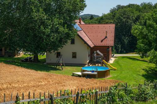 Tourist Farm Rajšp — 4-Star Luxury Hotel in Benedikt, Slovenia
