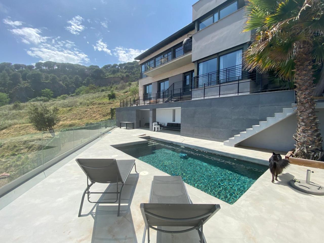 4 Br Vila 25 Minutes To Barcelona Fantastic Sea Views Pool — 4-Star Luxury Hotel in Alella, Spain