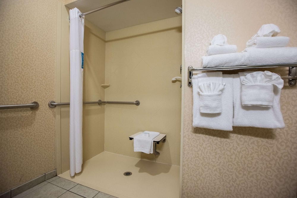 Hampton Inn Hadley Amherst Area - photo 16