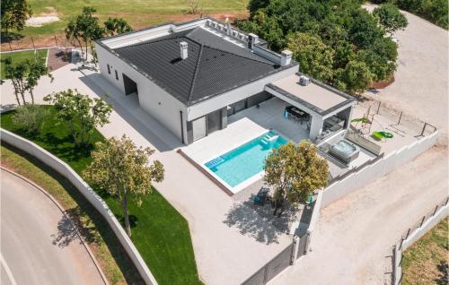 Stunning Home In Rebici With Sauna — 5-Star Luxury Hotel in Barban, Croatia