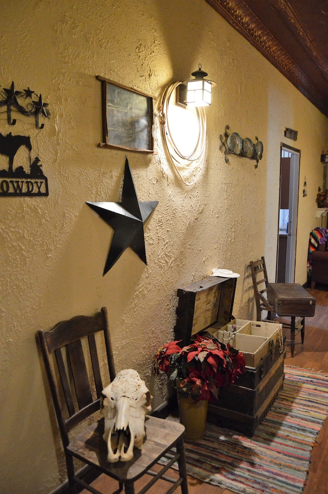 Holly Inn Suites - photo 19