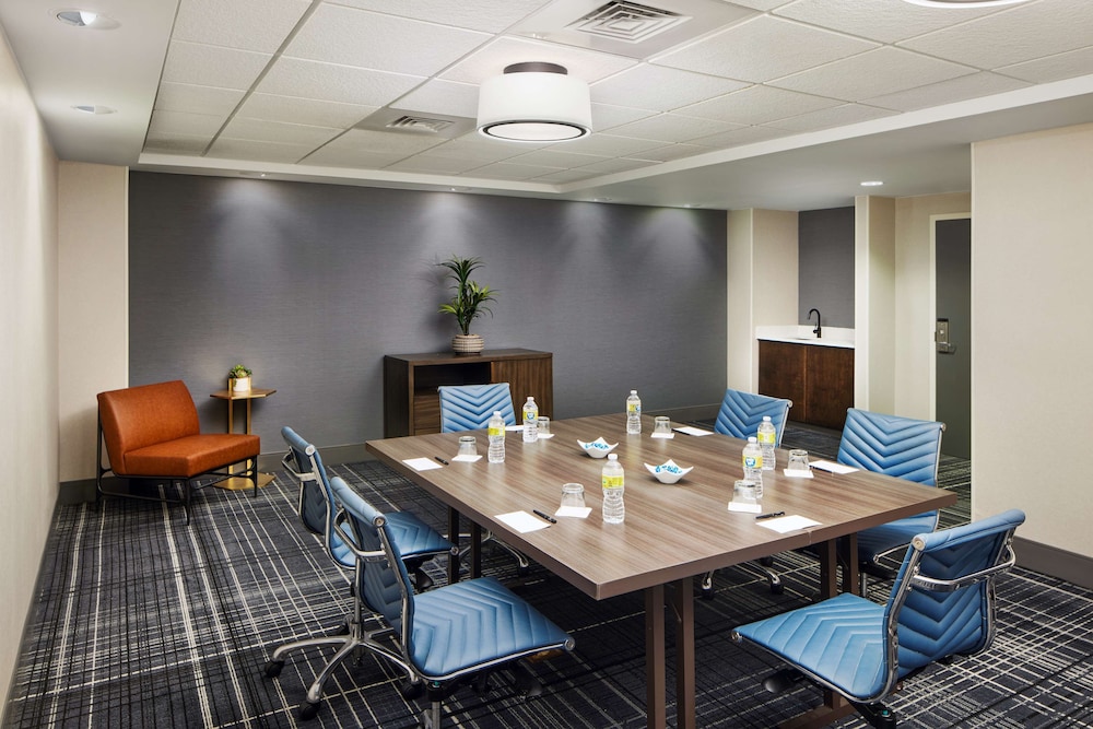 Hilton Charlotte Airport - photo 60