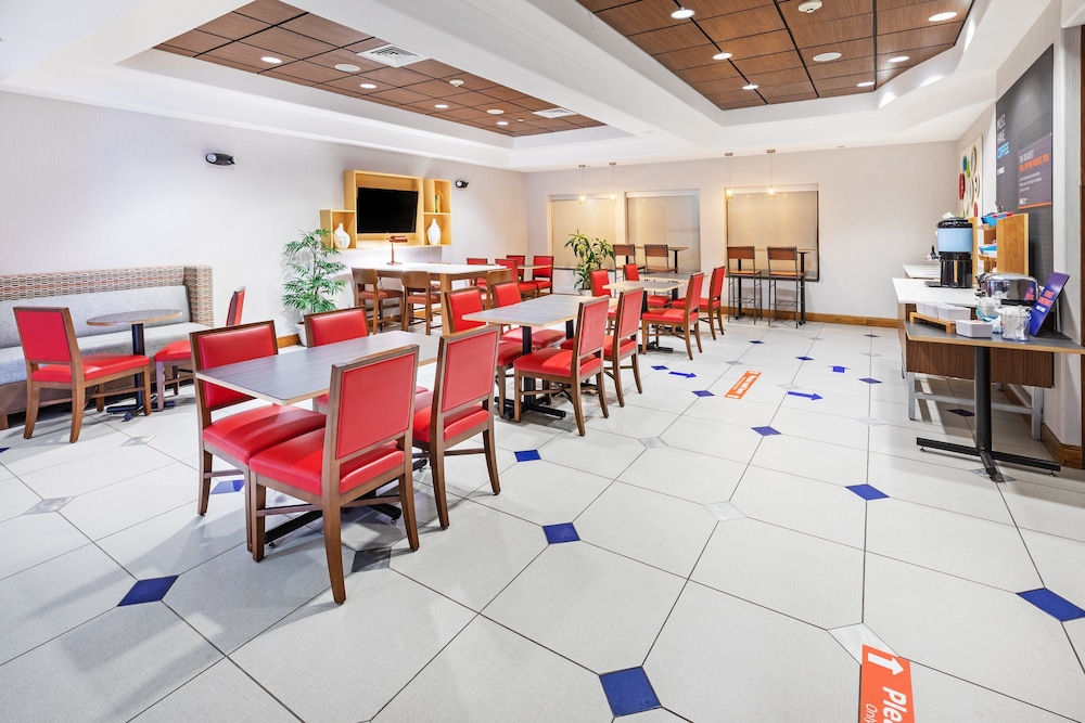 Holiday Inn Express & Suites Austin NE Hutto by IHG - photo 63