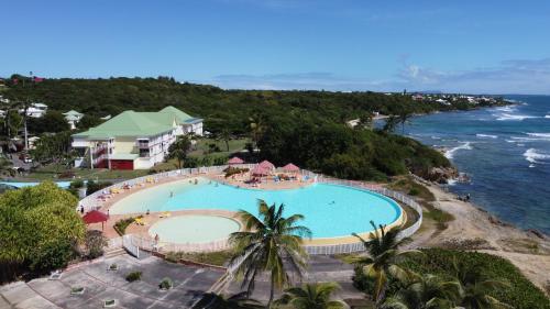 LeLagon Vue Mer Pieds dans l'eau — 4-Star Luxury Hotel in Saint-Francois, Guadeloupe