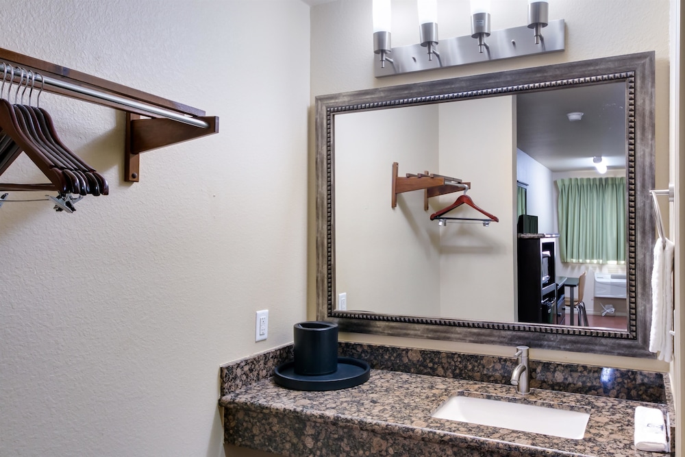 Eagle Ford Inn - photo 24