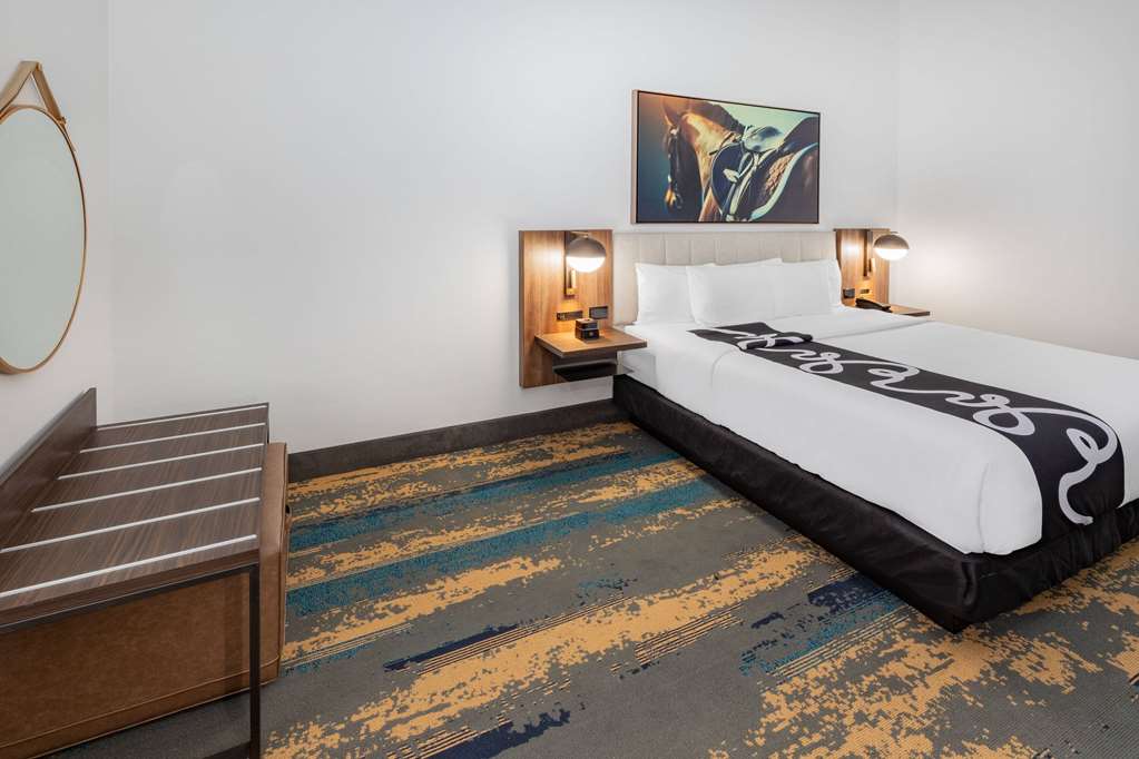 La Quinta Inn & Suites by Wyndham Pharr RGV Medical Center - photo 14