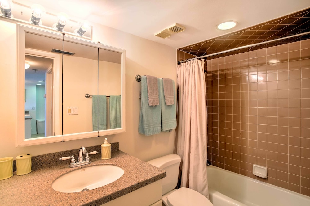Resort Style Condo with Pool 19 Miles to Fort Myers - photo 2