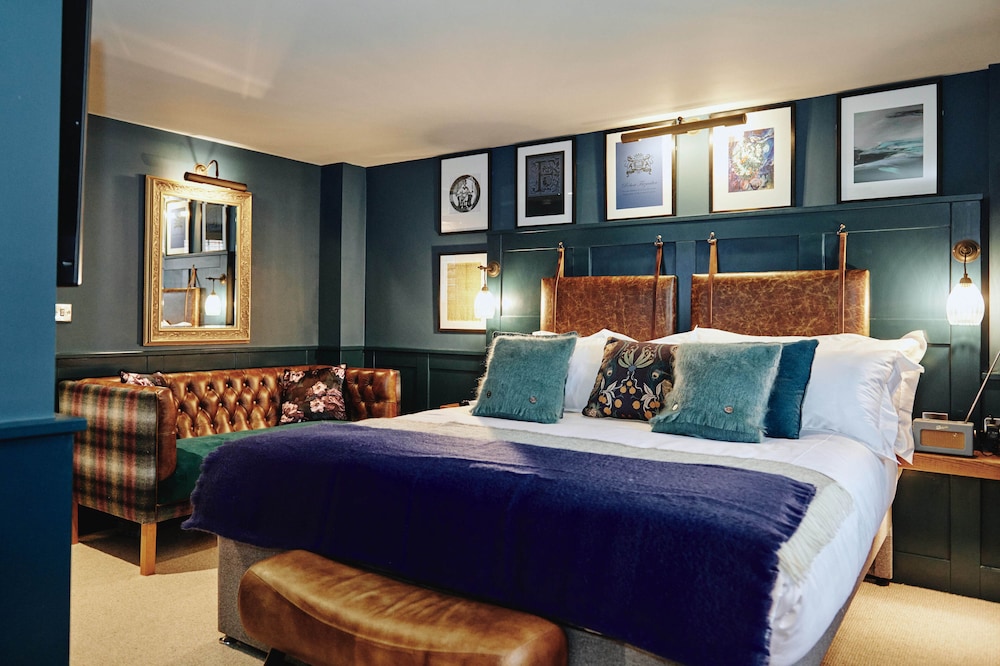 The Kings Arms — hotel in Egham