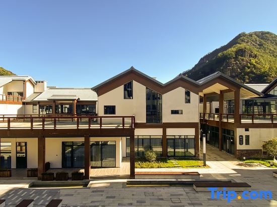 Yunxi Jinglan Resort Hotel — 4-Star Luxury Hotel in Taizhou, People's Republic of China