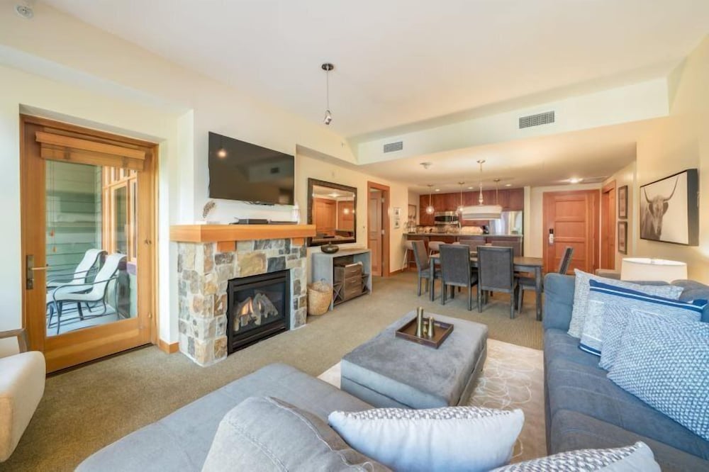 Luxury Ski in Ski out 2 Bedroom Mountain Resort Vacation Rental in the Heart of Snowmass Base Village - photo 17