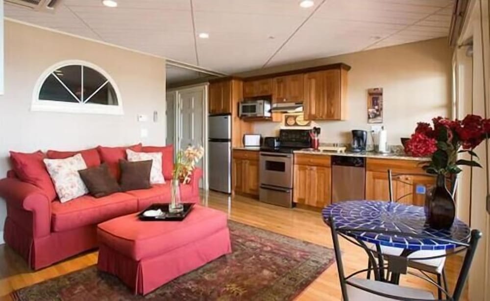 Sands by the Sea Motel - photo 36