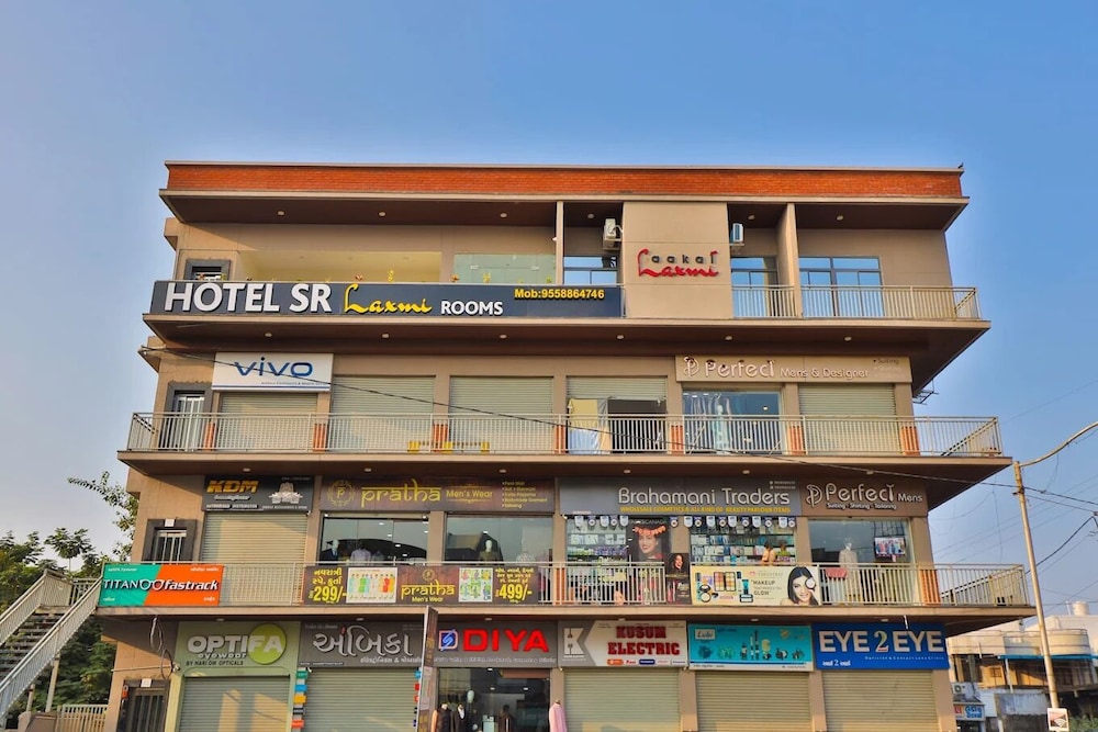 Hotel SR Laxmi in Anand, India