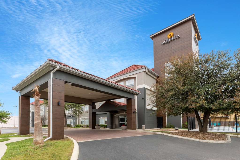 La Quinta Inn & Suites by Wyndham New Braunfels - photo 58