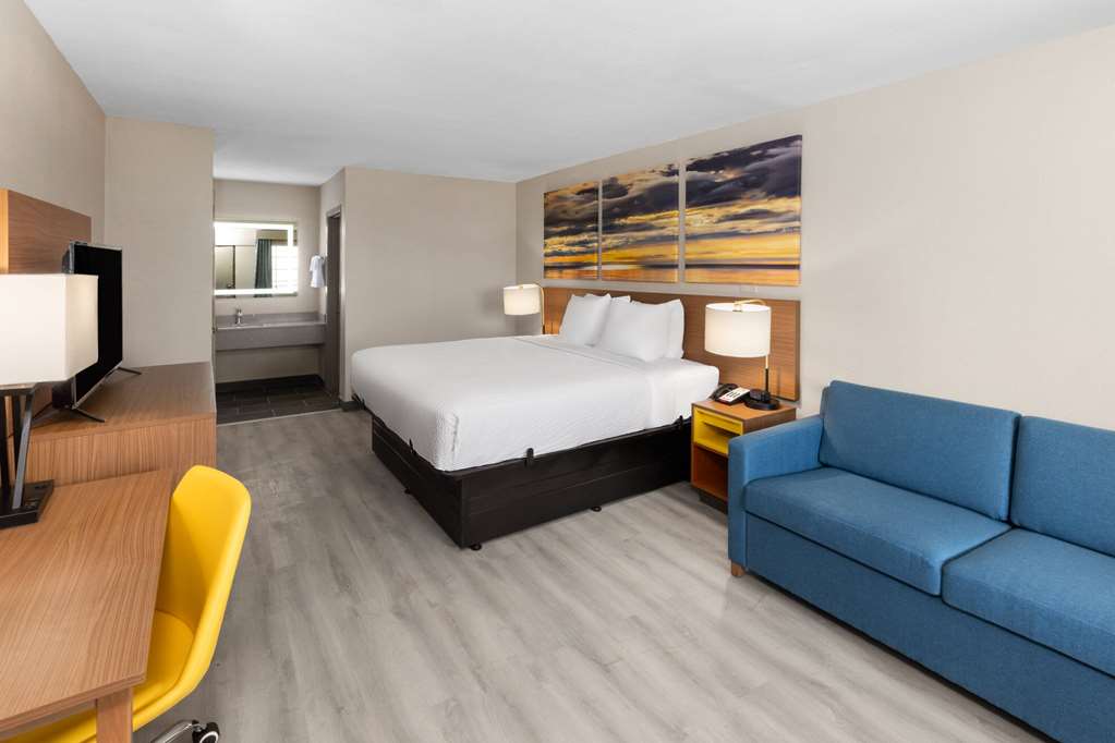 Days Inn Suites By Wyndham Vicksburg — Vicksburg