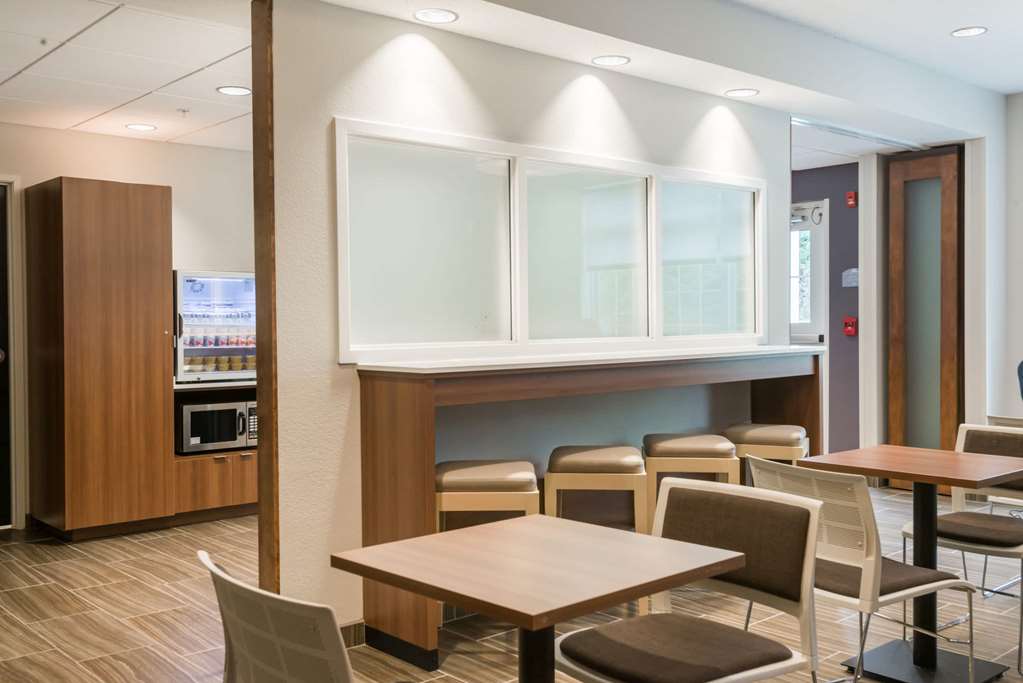 Microtel Inn & Suites By Wyndham Altoona - photo 12