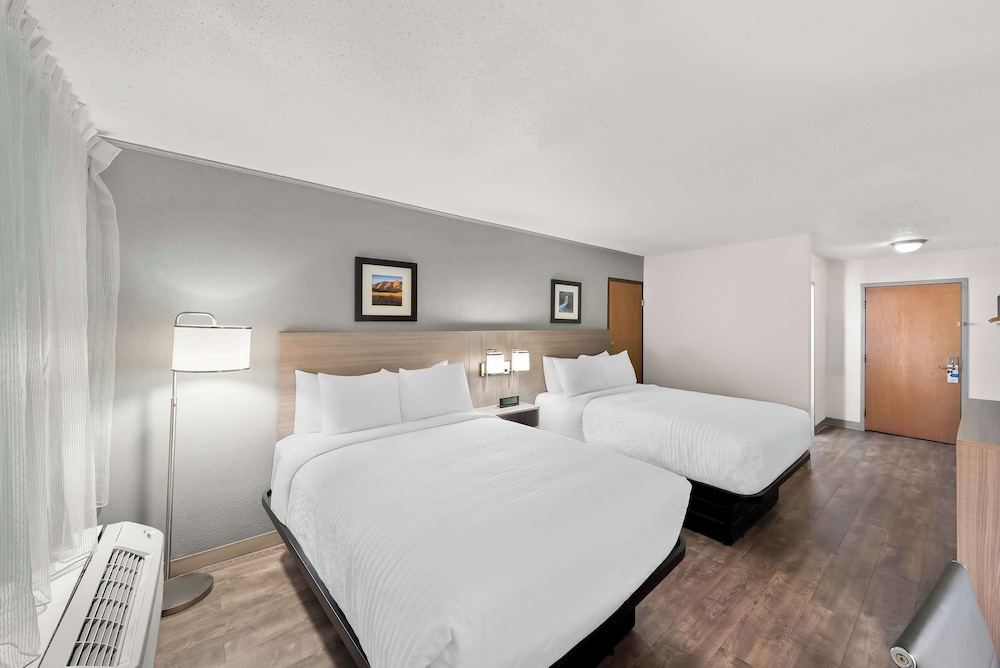 Clarion Inn & Suites and Convention Center - photo 22